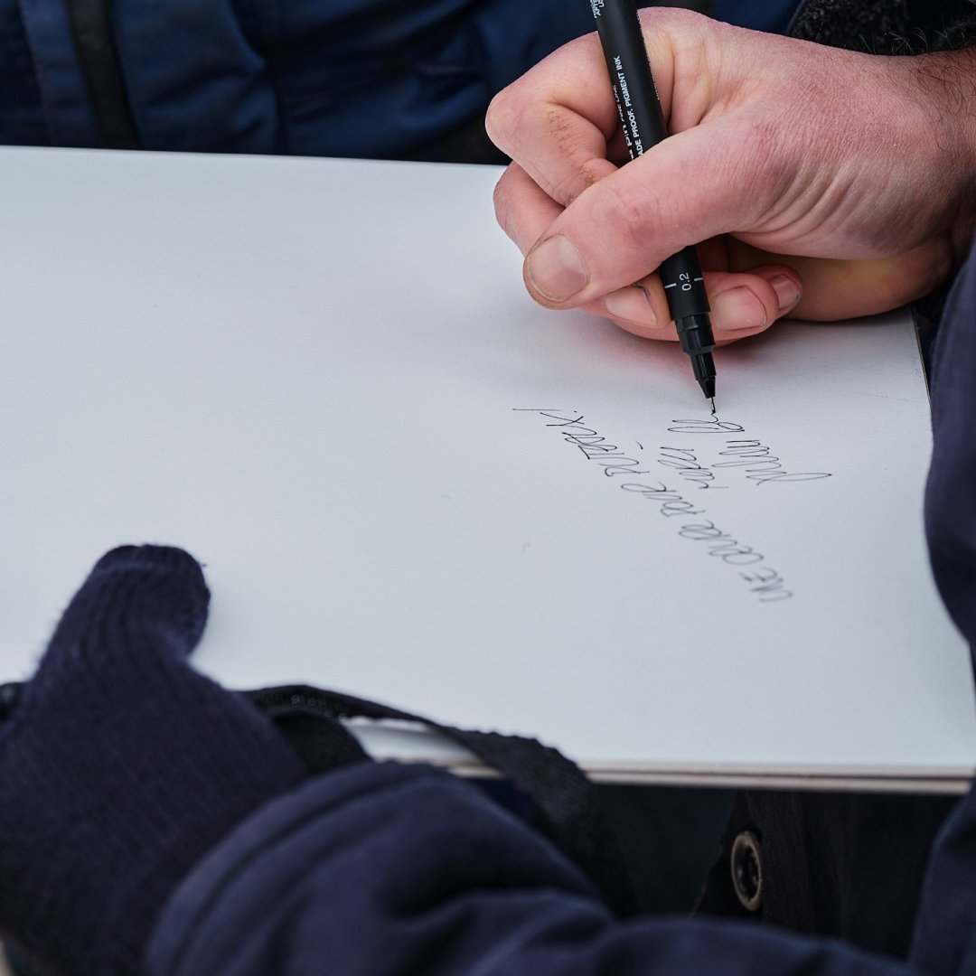 Julien Colombier est un peintre autodidacte parisien, il travaille essentiellement à l'acrylique et au pastel gras. Son univers artistique est à la fois onirique, féérique et inquiétant.

🤝<a href="/Bouygues_BatIDF/">BouyguesBatiment IDF</a>/ @nexity/ <a href="/villedeputeaux/">Ville de Puteaux</a> 

📸<a href="/nicolas_blscak/">Blscak nicolas</a> 

#quai36 #wednesdaythought