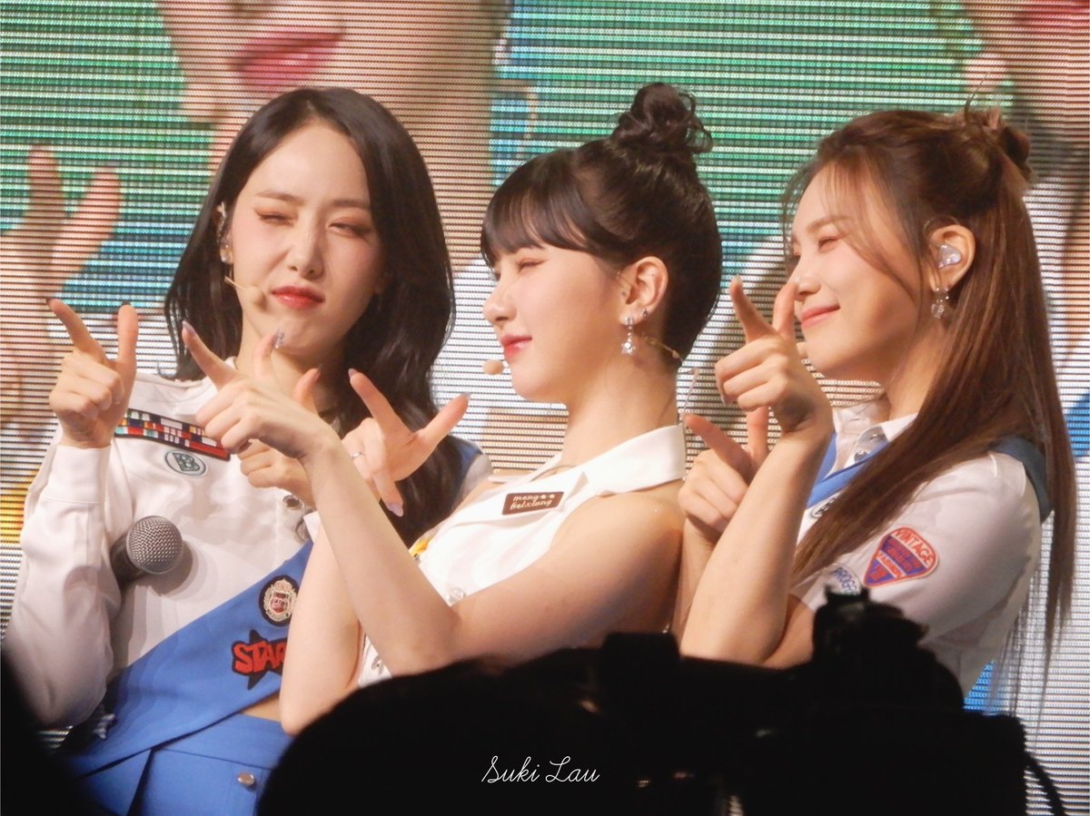 yabukirari's tweet photo. -
20230225
The 1st VIVID DAYZ in HK💗
四格💜💜
#여자친구 #신비 #GFRIEND #GFRIENDHK #SINB #SINBHK #GFRIENDSINB #黃恩妃 #信飛 #황은비 #HWANGEUNBI #VIVIZ #비비지 #VIVIZHK #EUNHA #UMJI https://t.co/hnPPRFE6Mu