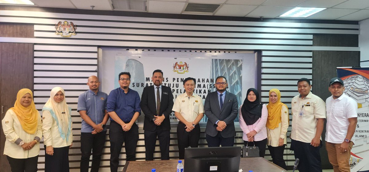 Majlis Penyerahan SST, Dokumen Kontrak secara 2 Dalam 1 &amp; Surat Pelantikan Pegawai Penguasa  Jurutera Daerah Kuala Muda bagi Projek Pembinaan Sebuah Dewan Serbaguna Di INTAN Wilayah Utara (INTURA) Kedah

<a href="/MOWorks/">でやんす</a> 
<a href="/IPJKR_Official/">JKR Malaysia Rasmi</a> 
<a href="/irahmadredza/">Ahmad Redza Ghulam</a> 
<a href="/TkpkrBangunan/">PEJABAT TKPKR (Sektor Bangunan)</a> 
<a href="/Ar_Azman_5167/">Ar AzmanHashim</a>