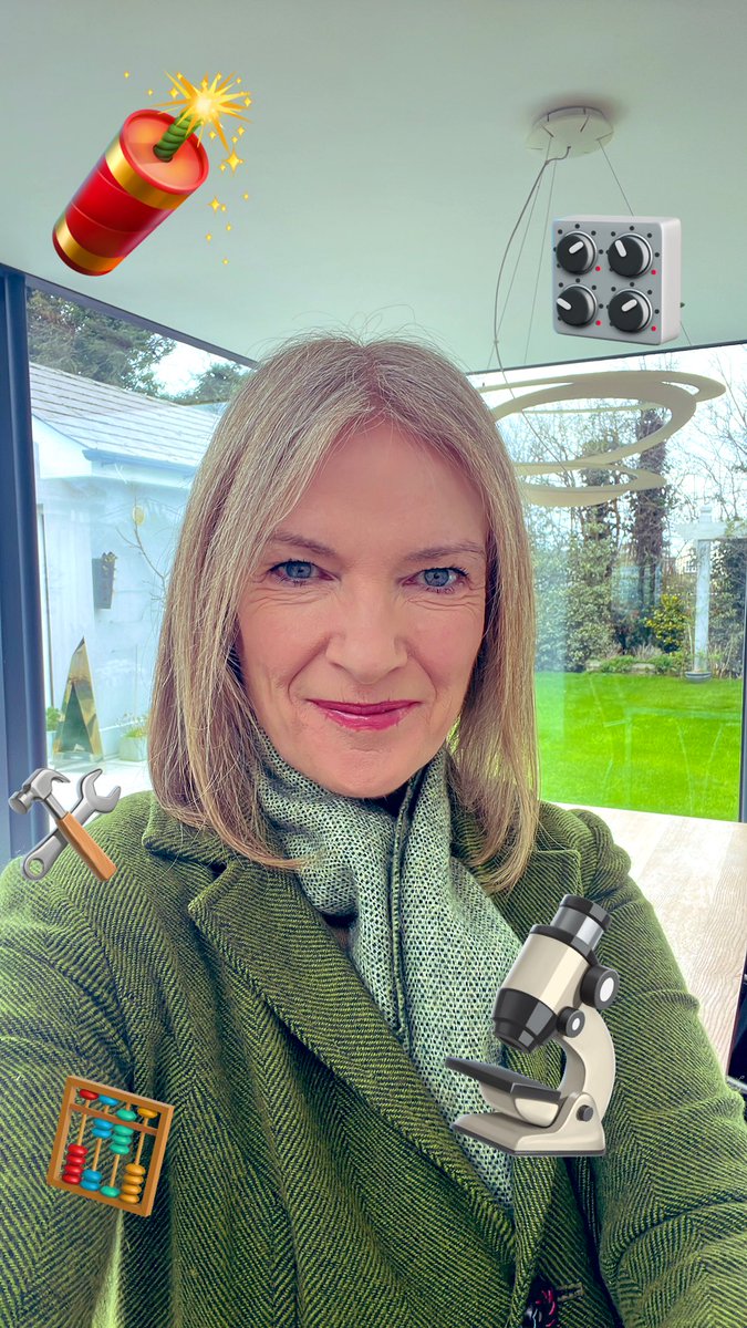 JoannaDonnellyL's tweet image. Heading out to the RDS now for #ESBScienceBlast this morning. I’ve the honour to be judging the no doubt excellent work of kids as they start find the answers to all the questions for us. A super event I can’t wait. @esbscienceblast