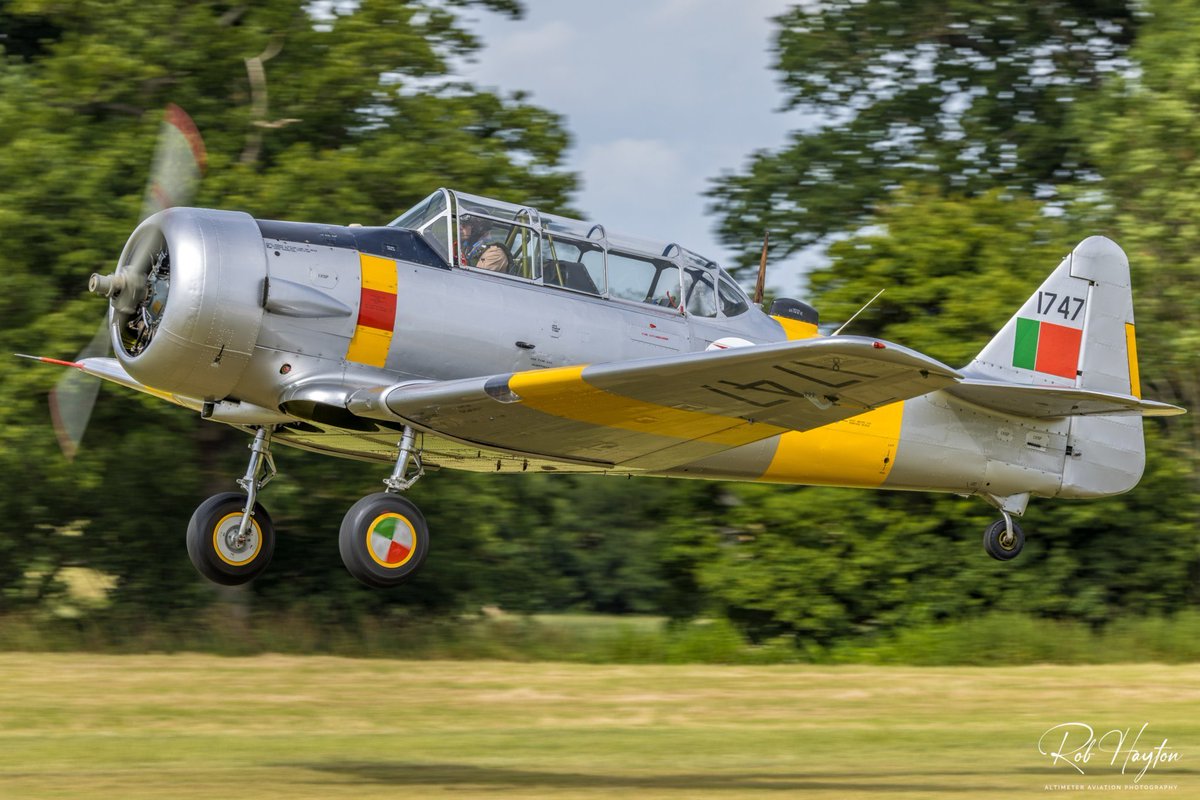 ShutterbugWGC's tweet photo. “Harvard/T6 Week”

Harvard Mk. IV 1747 in Portuguese Air Force colours, gets airborne at Headcorn’s Battle of Britain Airshow last June…#Noorduyn #Harvard #AdvancedTrainer #ConversionTrainer #AT6 #Texan #Airshows #USAAF #RCAF #BCATP #CWHM #AviationPhotography #airshowpics #RAF https://t.co/yyKHdfuqE7