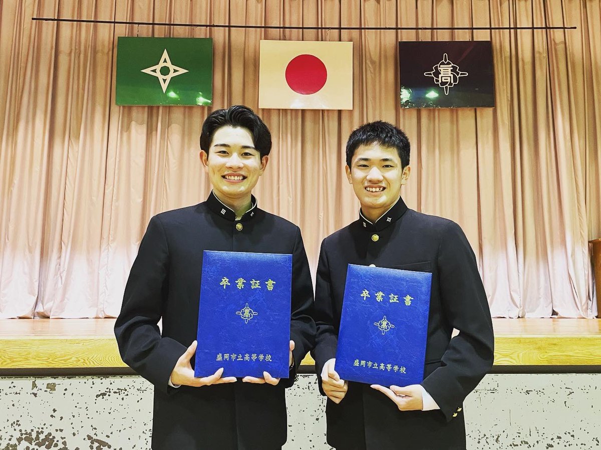 shiritsu2tai's tweet photo. 本日無事、卒業式が挙行され、3年生が卒業致しました✨

コロナウイルスの影響により、我慢の時も多い3年間ですが、振り返れば素晴らしい活躍の数々でした！

卒業生のこれからの人生に、幸あれ！

本当におめでとう✨㊗️🎊

#新体操　#男子新体操
#盛岡市立　#卒業　
#寂しいけども　#また会う日まで https://t.co/6lCLucNmr2