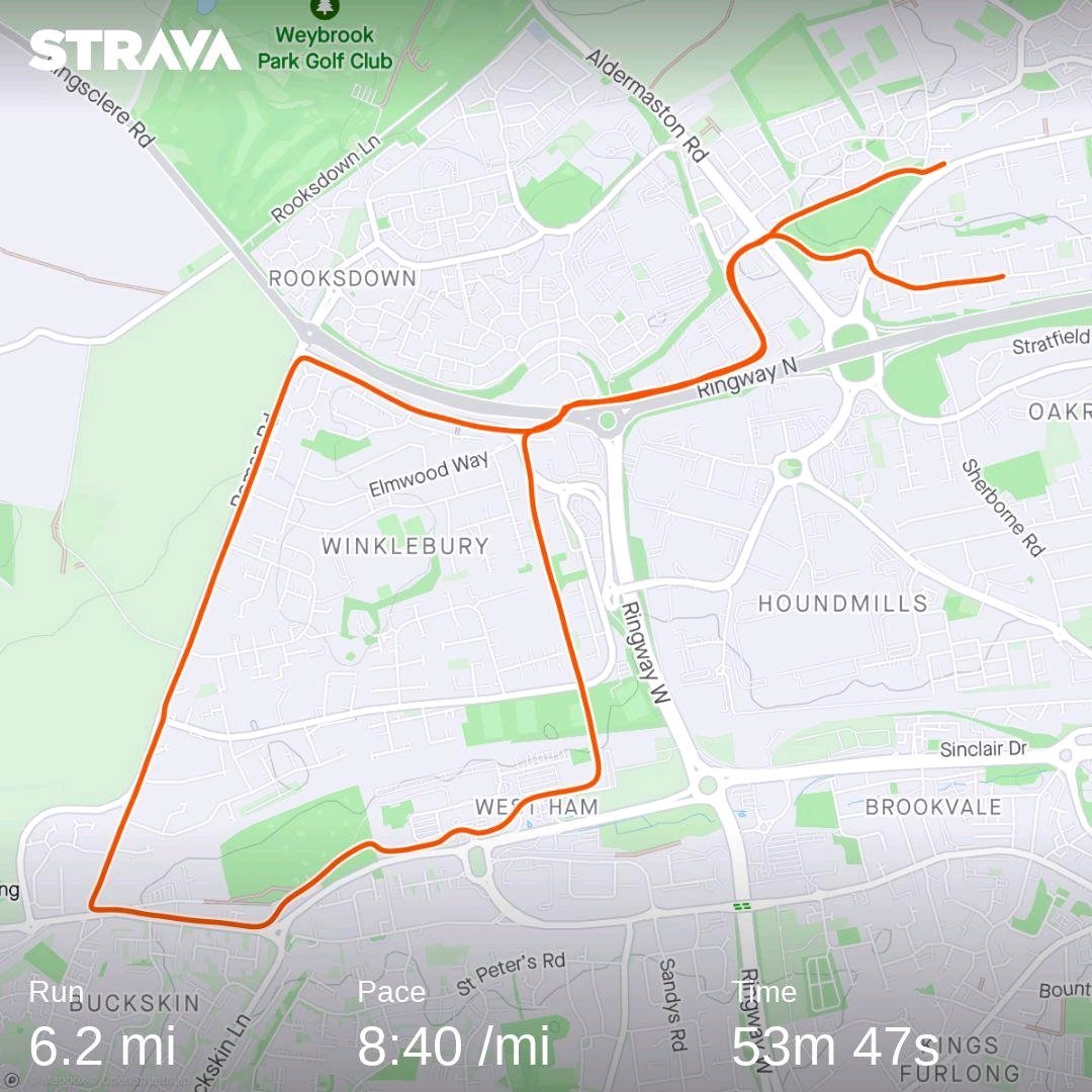 Day off from Royal Mail so grabbing to chance to get out early ish for 10km #leedsmarathon #robburrow #mnd