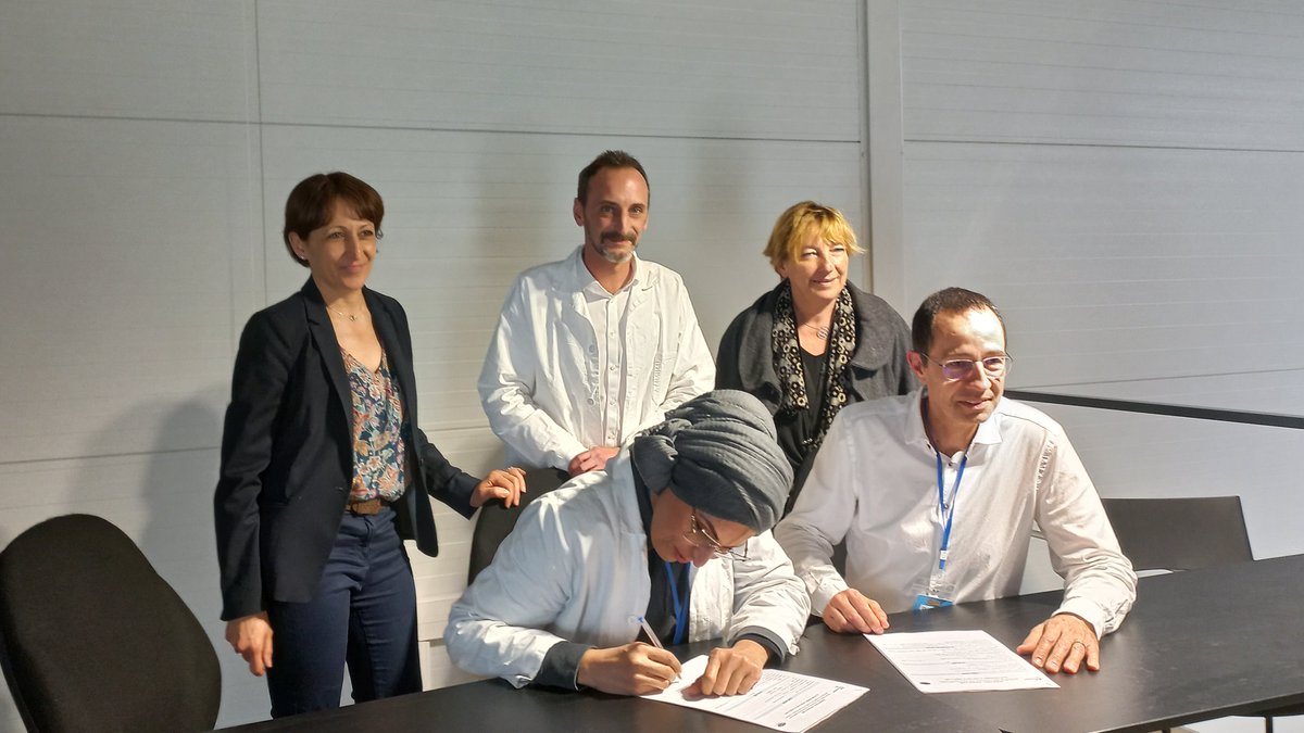 Prefet38's tweet photo. #Emploi | Caroline Gadou, sous-préfète #TourduPin, a rencontré 3 salariés embauchés à AJNOR grâce au dispositif "emploi franc" 📍 Villefontaine
✅Entreprise accompagnée par l’État 
✅Privilégier les compétences au CV
✅Insertion professionnelle des personnes éloignées de l'emploi https://t.co/fY8BQhh9pR