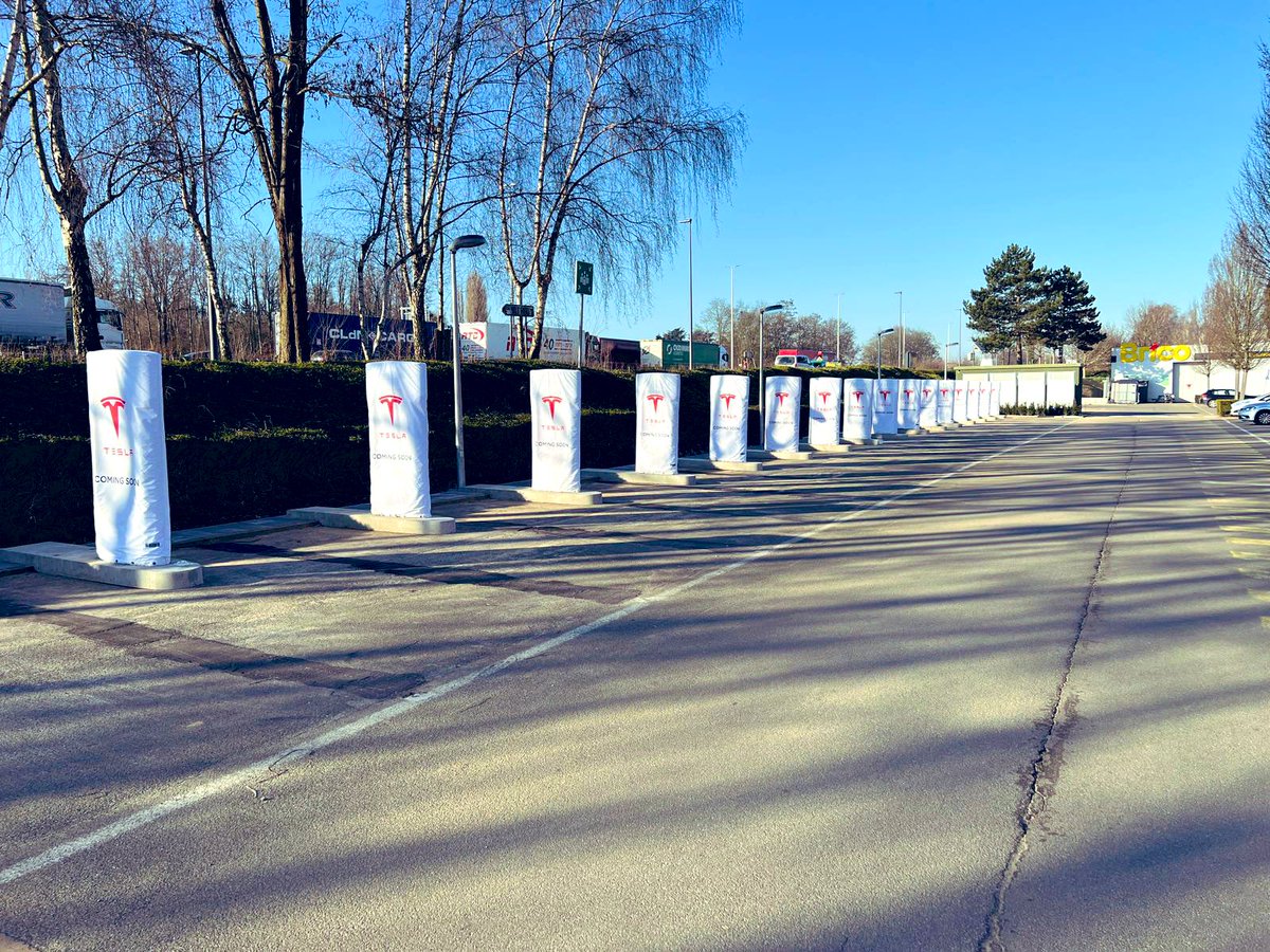 EstherRebers's tweet photo. And a new @Tesla supercharger soon to be opened in Brussels Belgium, close to the airport. 16 new stalls for all that drive electric 💪🏻💯🎉 #TeslaEurope https://t.co/PfzXB0UdTm