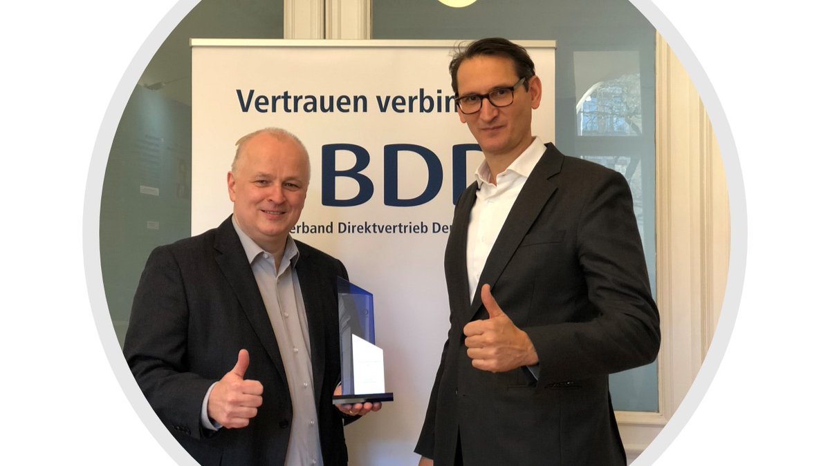 Der #bdd gratuliert Mitgliedsunternehmen Bücher-Party aus dem #direktvertrieb nachträglich zum #bdd-Unternehmenspreis 2022, der im letzten Jahr nicht persönlich entgegengenommen werden konnte und gestern im Büro des Verbands nachgeholt wurde!