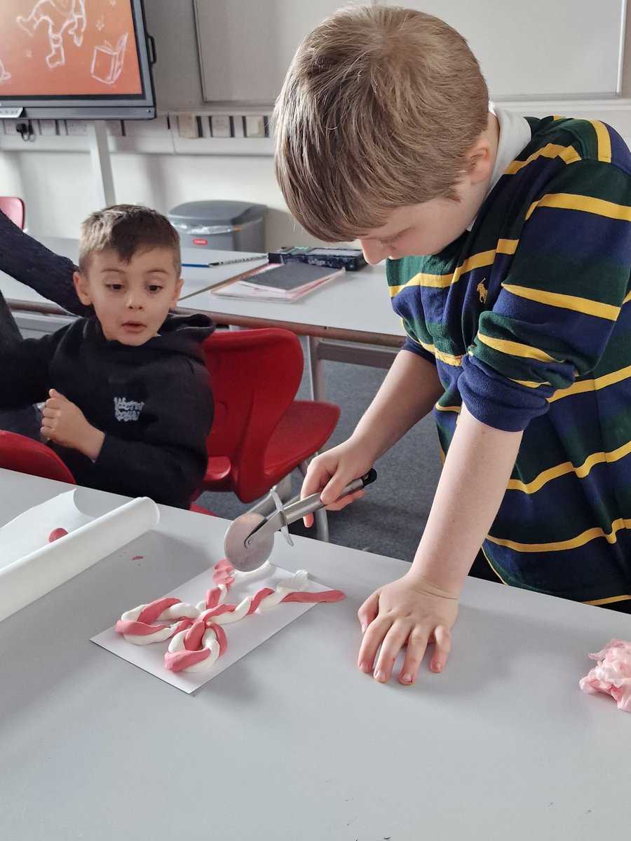 Happy Mărțișor Day! 
We made sweet mărțișoare at #BGS #nutrition session to celebrate Romanian heritage #martisor 

#multiculturalism #scoalaAltfel #RomanianSchoolLondon 
<a href="/BrentYPF/">YoungBrentFoundation</a>