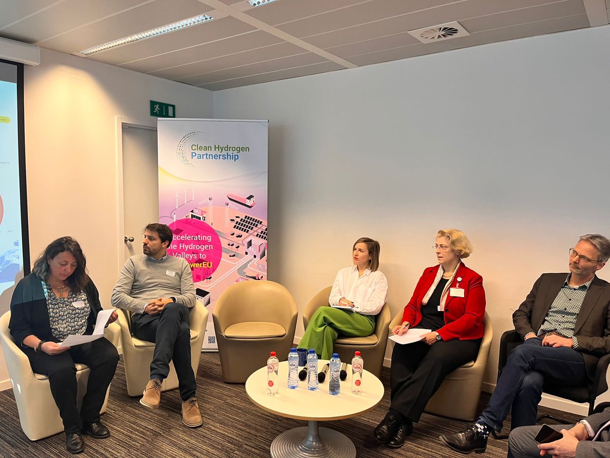 CleanHydrogenEU's tweet photo. Kicking off the second day of our #HydrogenValleys workshop with a great session on knowledge transfer, citizens Empowerment and building skills for a #hydrogen #economy moderated by Héléne Chraye , deputy director for Clean Planet, @EUScienceInnov https://t.co/VajZDZ8DS9