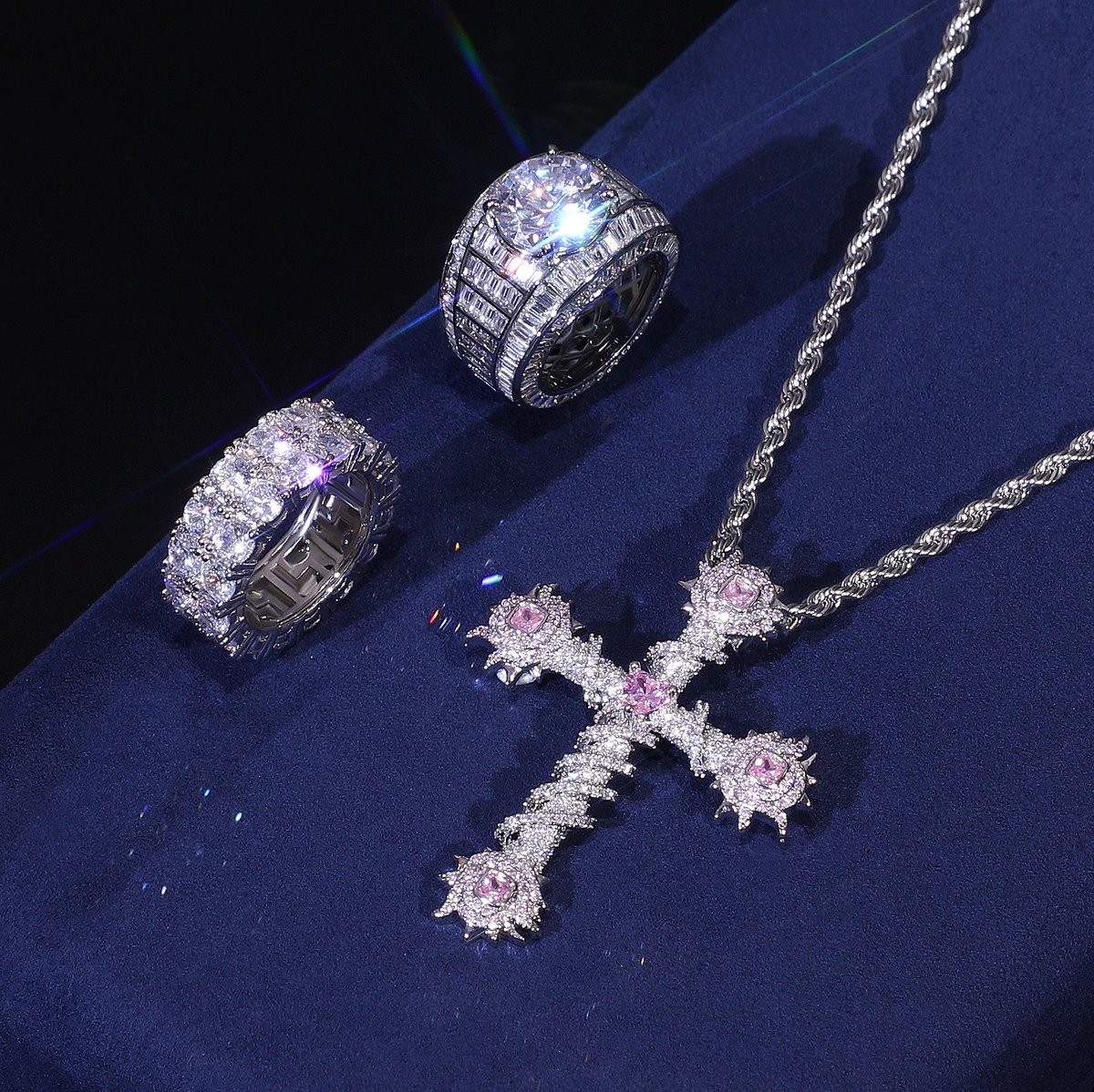 Classics cross pendants in Full iced look!