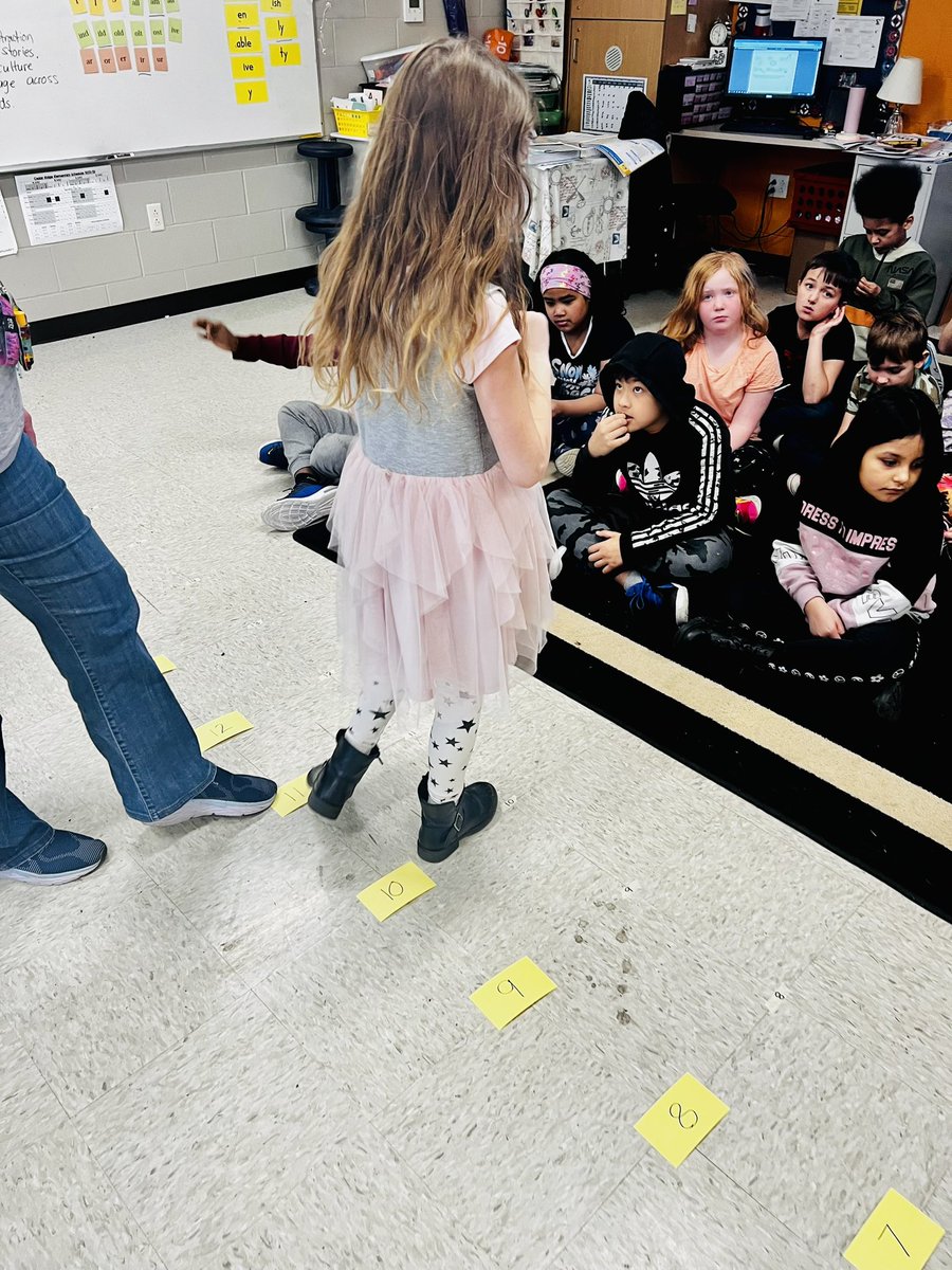 RLongCRE's tweet photo. We Acted Out 2-step problems by hopping on a number line. We use addition and subtraction! Then, we solved number stories in our Math Journal by breaking it in two! 
#CREateLeaders #mathjoycps #CRE_Cardinals #cpsbests https://t.co/Vl39xURFig