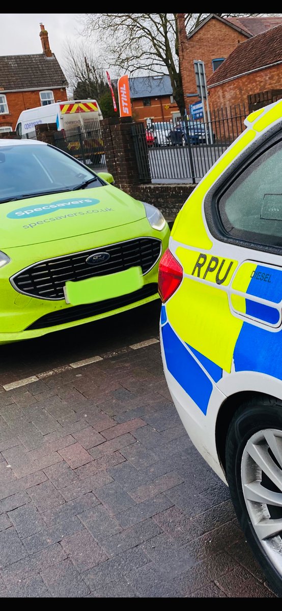 WiltsSpecOps's tweet photo. #RPU are in Devizes today as part of #ProjectZero the driver of this Ford failed to spot the RPU vehicle due to using their mobile phone whilst driving… the bonnet says it all. #fatal5 #ShouldHaveGone…. https://t.co/uemCyFJzfS