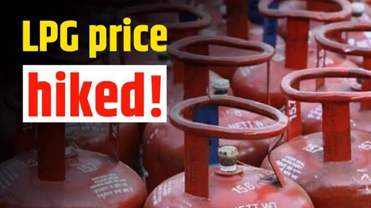 New_UpdatesUP's tweet photo. Petroleum companies raise prices of commercial and domestic LPG cylinders by Rs 350.50 and Rs 50 per unit, effective immediately. Delhi's commercial cylinder now costs Rs 2,119.50, domestic at Rs 1,103. Second hike this year. #LPGpricehike #petroleumnews https://t.co/j4E8XeI2RU