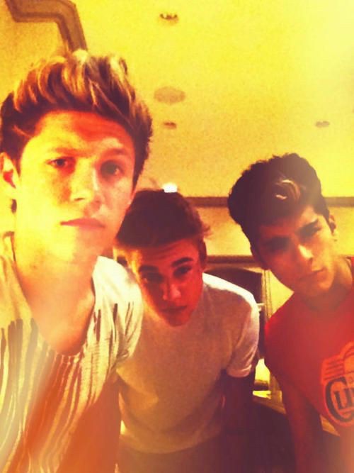 [zayn] [niall] with Justin Bieber. happy birthday justin   