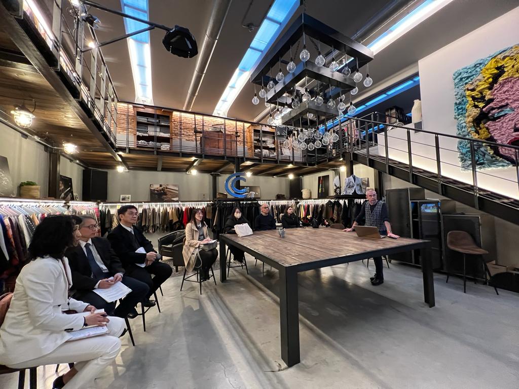 icp_agir's tweet photo. #Taichung's visit to #Prato kickstarted with a meeting with Mayor @MattBiff and site visits to three #textilerecycling companies - #Manteco, #Marini Industrie, and #Comistra. Prato is famous for its recycled textiles #circulareconomy model! https://t.co/MYQNtZSjNY