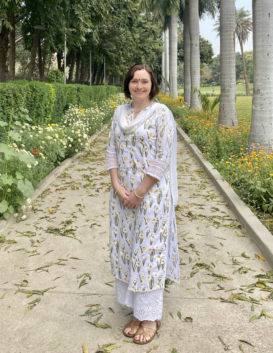 Wishing a very happy #StDavidsDay to all celebrating. Fond memories of wearing #Welsh national dress on this day as a child. As I’m in #India for this one, I’ve got a suitably patterned kurta instead. #fusion #HappyStDavidsDay 🏴󠁧󠁢󠁷󠁬󠁳󠁿🌼🇮🇳