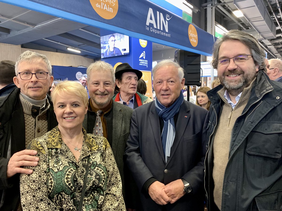 francoisbelay's tweet photo. Journée du ⁦@Departement_AIN⁩ hier au Salon de l’Agriculture.L’occasion pour le Pdt Jean Deguerry d’accueillir collègues et amis autour des produits d’excellence ⁦⁦@saveursdelain⁩ Un stand ouvert jusqu’à dimanche soir dans le hall 2 de la Porte de Versailles https://t.co/P8pc85fblK