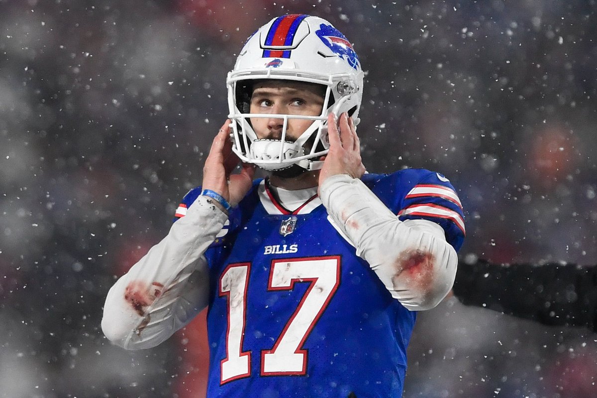 FanDuel's tweet image. Who wins an MVP award first? 🤔

❤️ for Joe Burrow
🔁 for Josh Allen