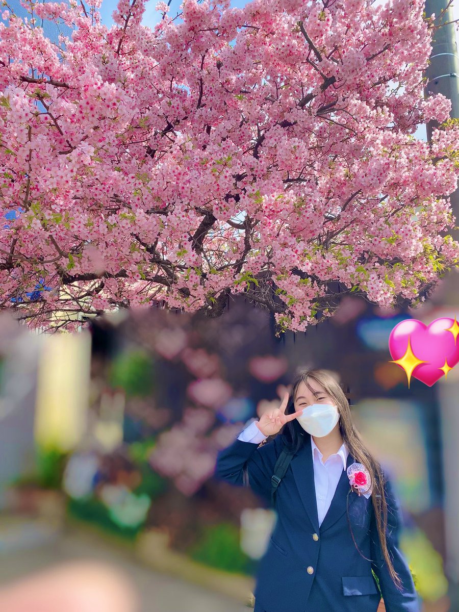 julia_mczebcrk9's tweet photo. 高校卒業しました！(🎓 ｡>ω<｡)ﾉｼ✨
さらば！学校！ https://t.co/w3RrczhJdX