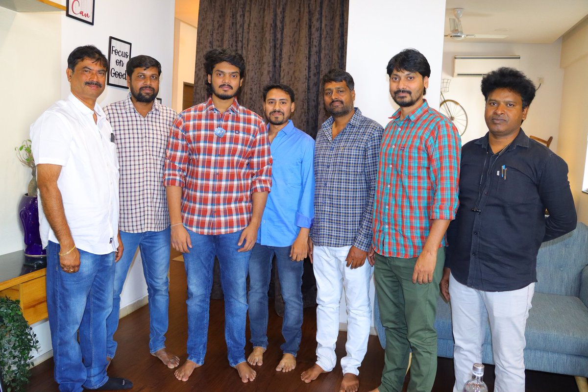 SreedharSri4u's tweet photo. #MRKalyan movie release date announced by @ActorAkashPuri

#MrKalyanOnMarch10
Starring #MaanyamKrishna, #Archana
Directed by #Pandu
Produced by #NVSubbaReddy 
Music: #Sukku 
DOP: #NanajiP, #MVGopi
Editor: #VinodAdvay
@SreedharSri4u https://t.co/upv3C6C25i