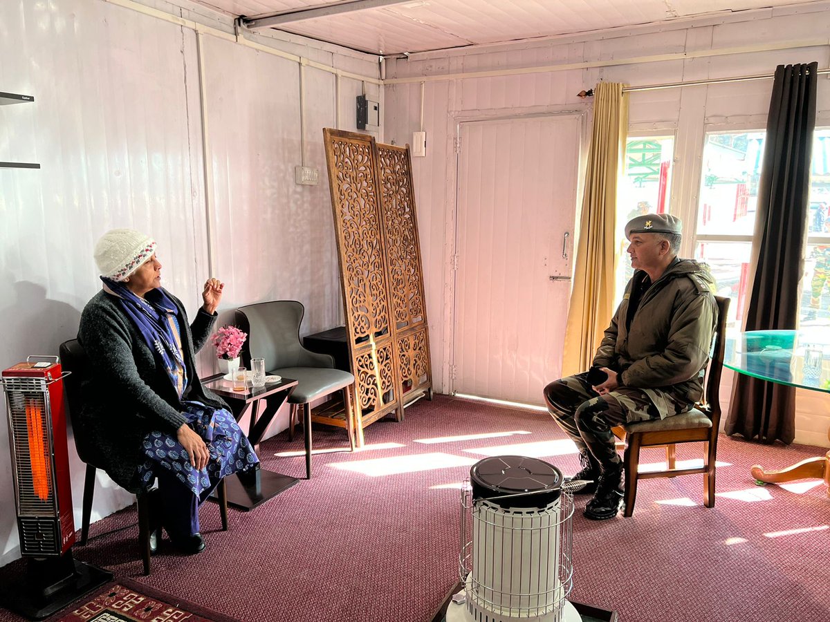 PIBGangtok's tweet photo. ▶️Smt @nsitharaman on her way to #Grurudongmar Lake ( 17,800 ft ), stopped at #Thegu and met with the Army officers and jawans.
She is accompanied by #Sikkim R&B and Culture Minister Shri Samdup Lecha and other State govt officials.
@PMOIndia @nsitharamanoffc @PSTamangGolay https://t.co/1E33UYFe3q