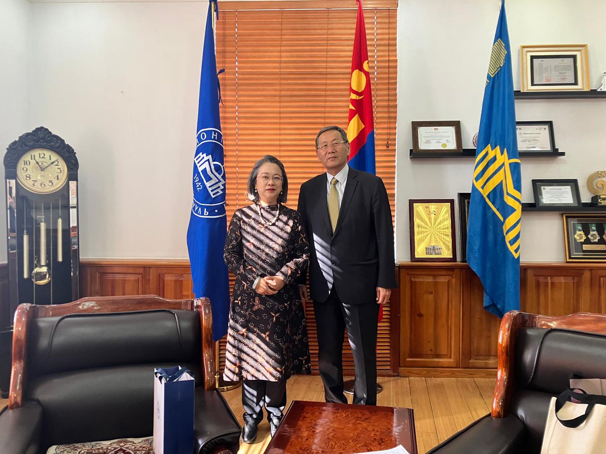 Sharing #knowledge has always been a passion of mine. I am delighted to have had the opportunity to return to my professor's roots and give a lecture on how to regain momentum in #AsiaPacific #SDGs implementation at the National University of #Mongolia @num_edu.