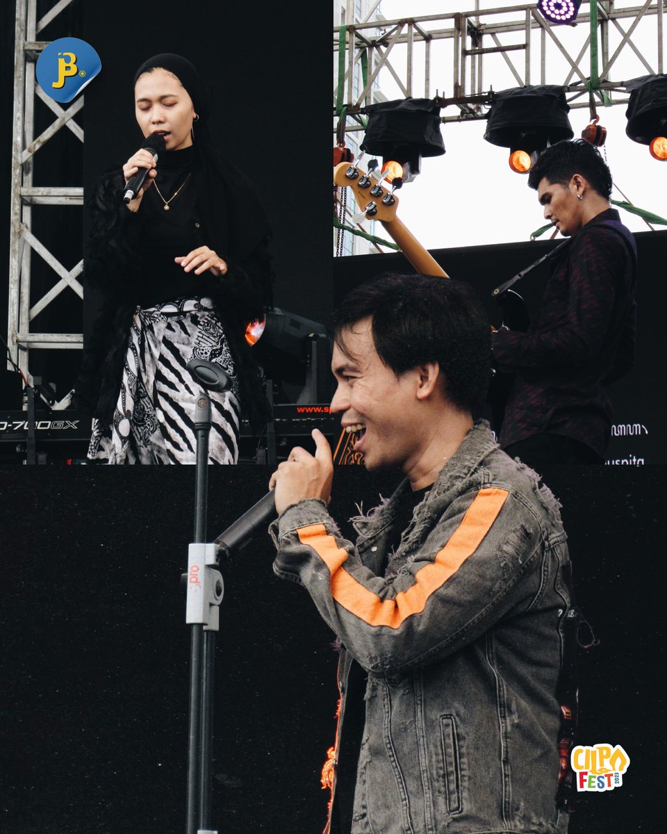 jbmedianet's tweet photo. [JB PHOTO JOURNAL]

Berikut hasil jepretan keseruan di acara @cilpafest yang dilaksanakan kemarin 25 Februari 2023 🥳

Ada kalian gak nih disini?, kalo ada coba komen dibawah ya! 😘
•
• 
Photo by : @jogetin_bareng 
•
•
#jbmedianet #jogetbarengdicilpafest 
#cilpafest #konser https://t.co/4DL9qrOQ13