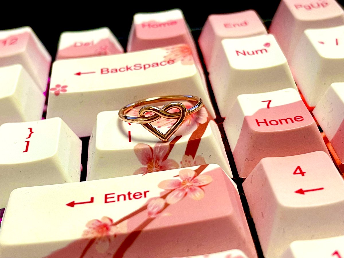Games_N_Wanders's tweet photo. Finally found the perfect ring size for my pinky 💕 

#tuesdayvibe #rings #Heartstopper #knot #heart #stylish #babygold https://t.co/PohlfMPq3H