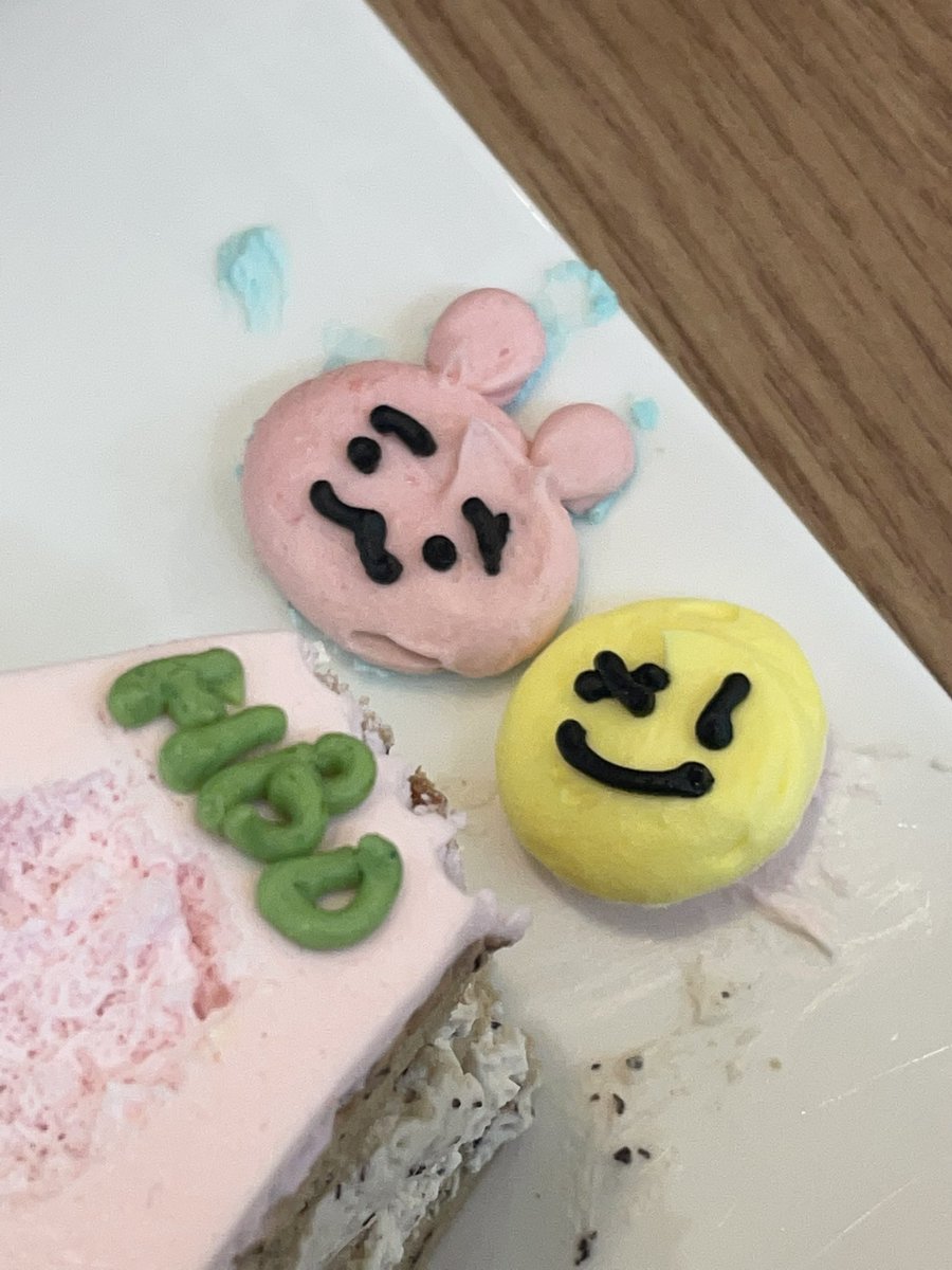 _hope1551's tweet image. ケーキが可愛すぎた……😭💖
本国うぃにさんに話しかけてもらってウォノちゃんのインセンネッコ貰って優しすぎてないた(т т)

♥Cafe  Same Same
#my_everyday_is_wonho
#나의_매일은_원호