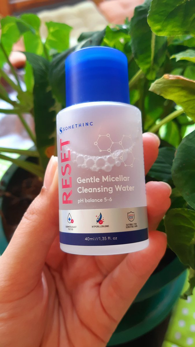 diveppie's tweet photo. Salah satu micellar water yang selalu aku bawa kemana-mana soalnya travel-friendly banget! Buat yang gamau ribet bawa micellar water segede gaban, yang satu ini muat di kantong km kok!
#racuninskincare #StatesReview #StatesTroops https://t.co/05PPJUXagU