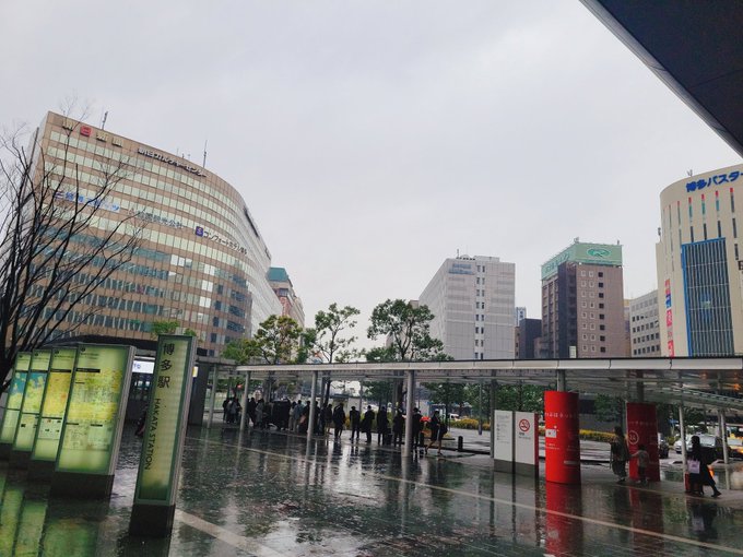 博多駅ついた。
めちゃ大雨降ってる&amp;蒸す 