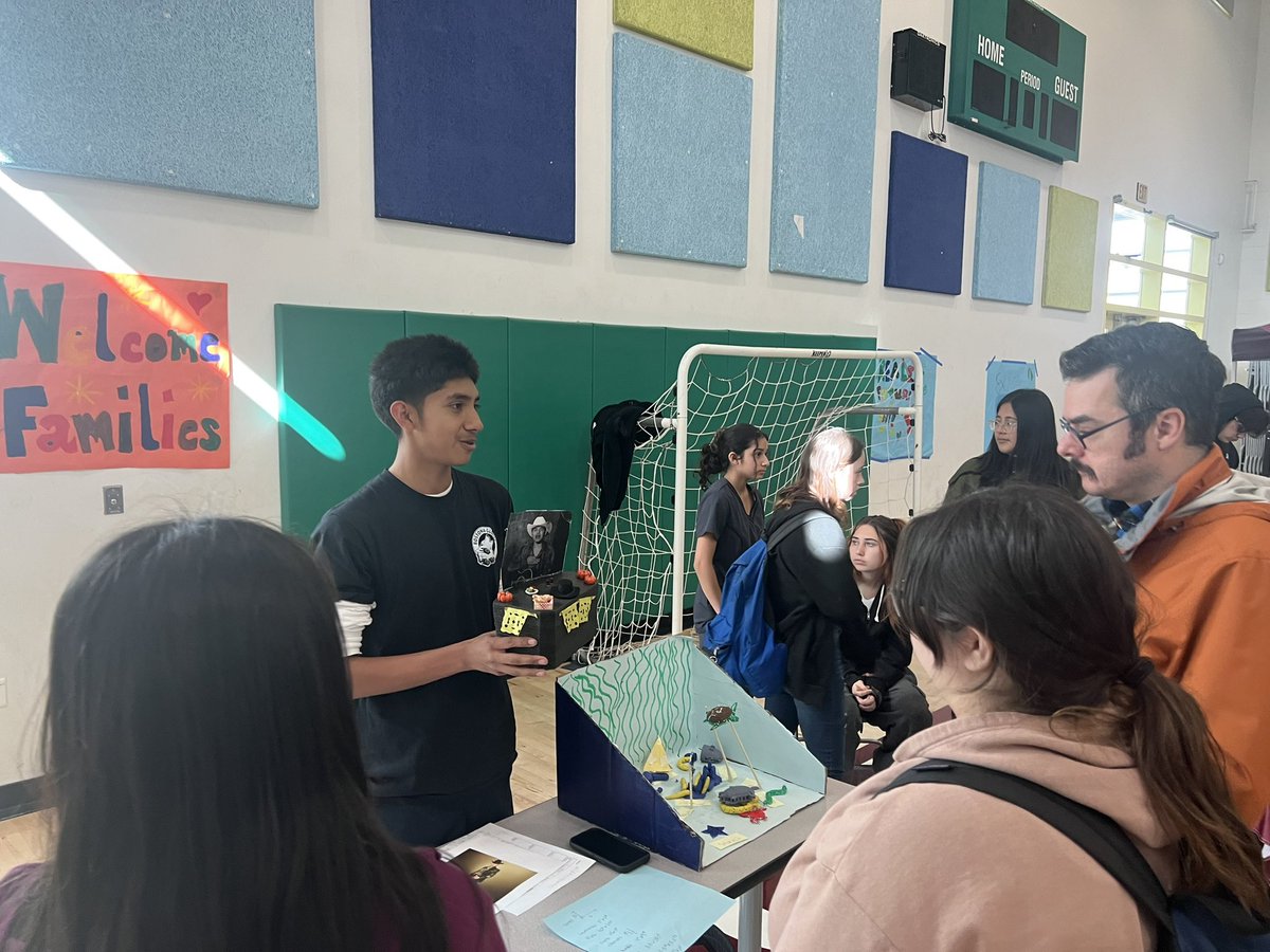 BostoniaGlobal's tweet photo. First day of EXHIBITIONS for HS Lobos. Ss showcasing evidence of their learning via competencies. ๐บ๐ฉ๐ปโ๐๐ป๐@cajonvalleyusd
@travislee_cvusd
@juliacruzf
@cvworldofwork
#youbelongcv
#alwaysalobo #lobonation
#lobosinvestigate https://t.co/tTVlfxqieC