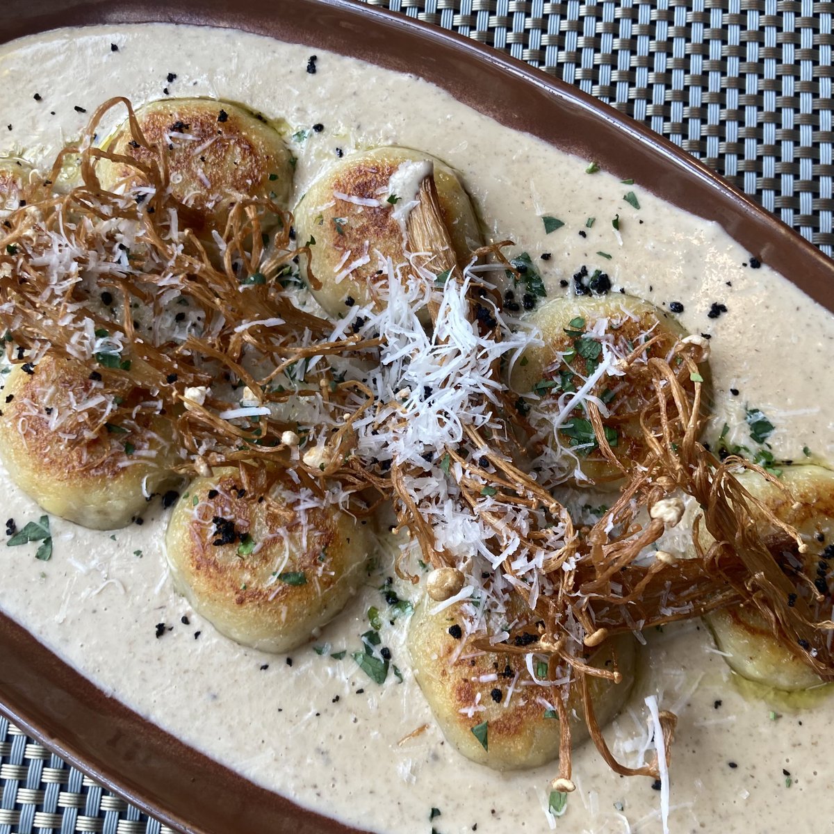 저는이제 김천에서 집으로돌아갑니다 ..... 
근데아까무슨일이 있었냐면요 사진으로...

사랑해요공사들아
김천 모멘토 맛있어요...........