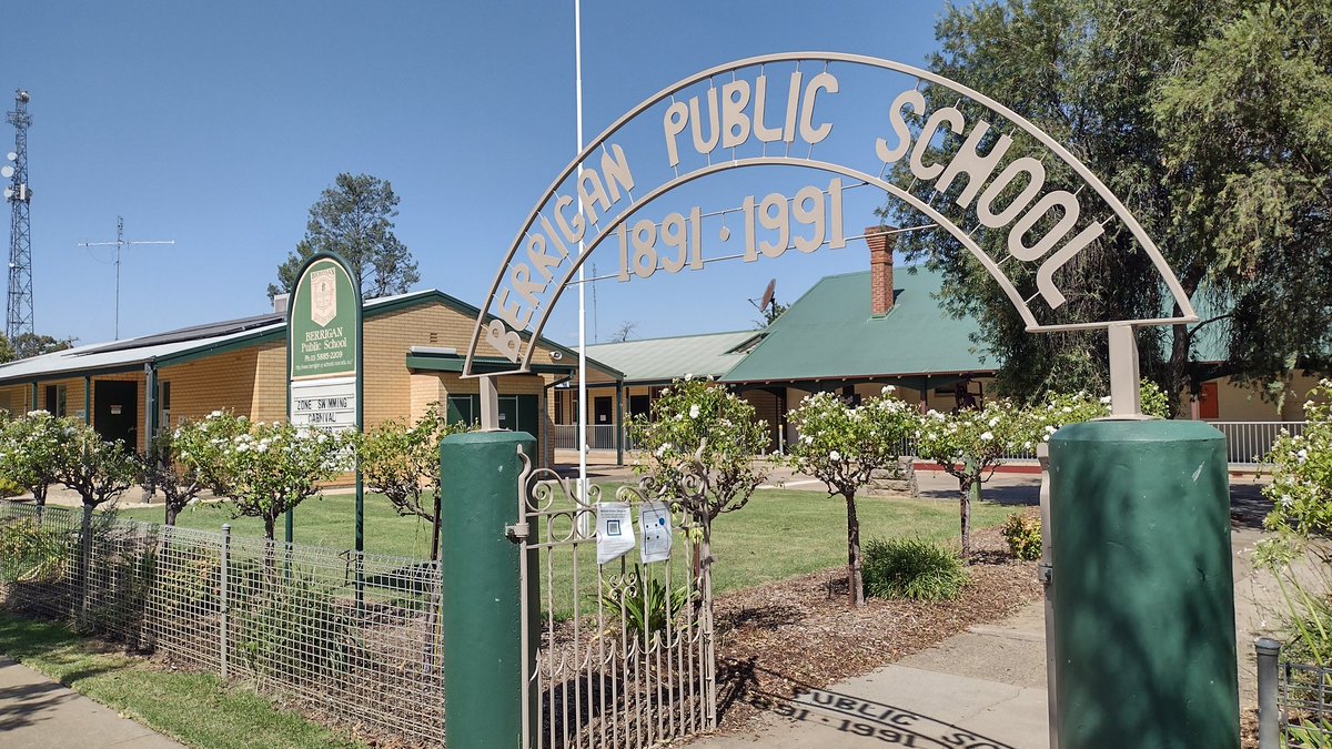 AdamAstill14's tweet photo. Got a rockstar welcome at Berrigan PS this afternoon for the #RuralAccessGap DST school visits. Spent some time planning with Laura the school's Digital Classroom Officer, before have great fun in a beginner's coding lesson building maze games in Microsoft makecode arcade! https://t.co/4XgmPEfdyL