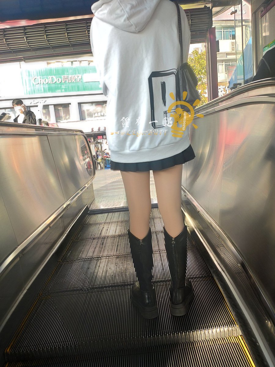 leg07butt's tweet photo. @lidangzzz 原创随手拍，各种大长腿 https://t.co/CB5eMQWRAg