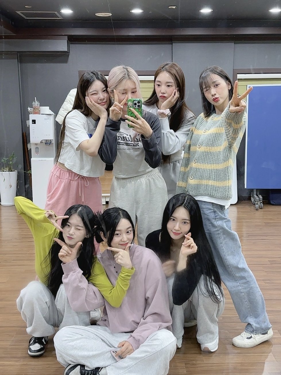 FqHS58GaAAAfSbv?format=jpg&name=large