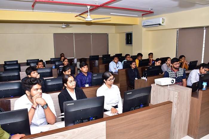 csrboxorg's tweet image. TeamLease Education Foundation strives to create sustainable skilling programs to ensure that the youth and underserved minorities of India have a better future. 
They have impacted 7900+ lives to date

To know more, visit - csrbox.org/India_organiza…
#OrganizationProfile