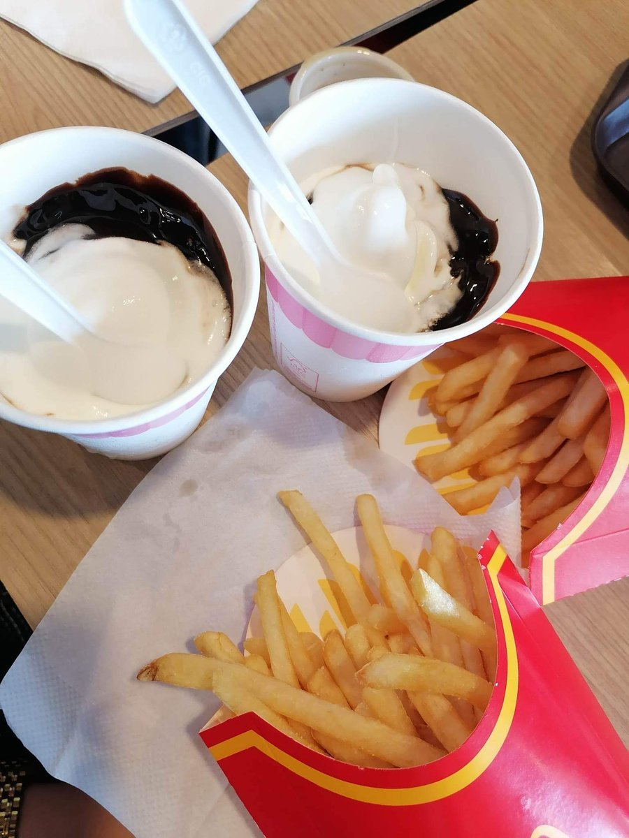Messyflood's tweet photo. Fries and sundae date🫶 03/01/23 https://t.co/SLLhKIAkpS