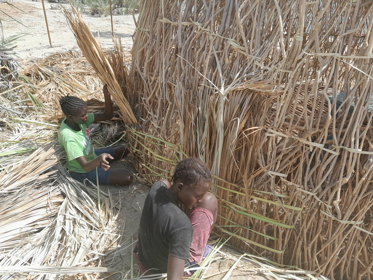 EliyeResort's tweet photo. Most of the structures at Eliye Springs Resort are built in Turkanastyle. This gives not only our visitors an authentic feeling, but also assists the local community through building and repairs. https://t.co/nfT6rOCLDt