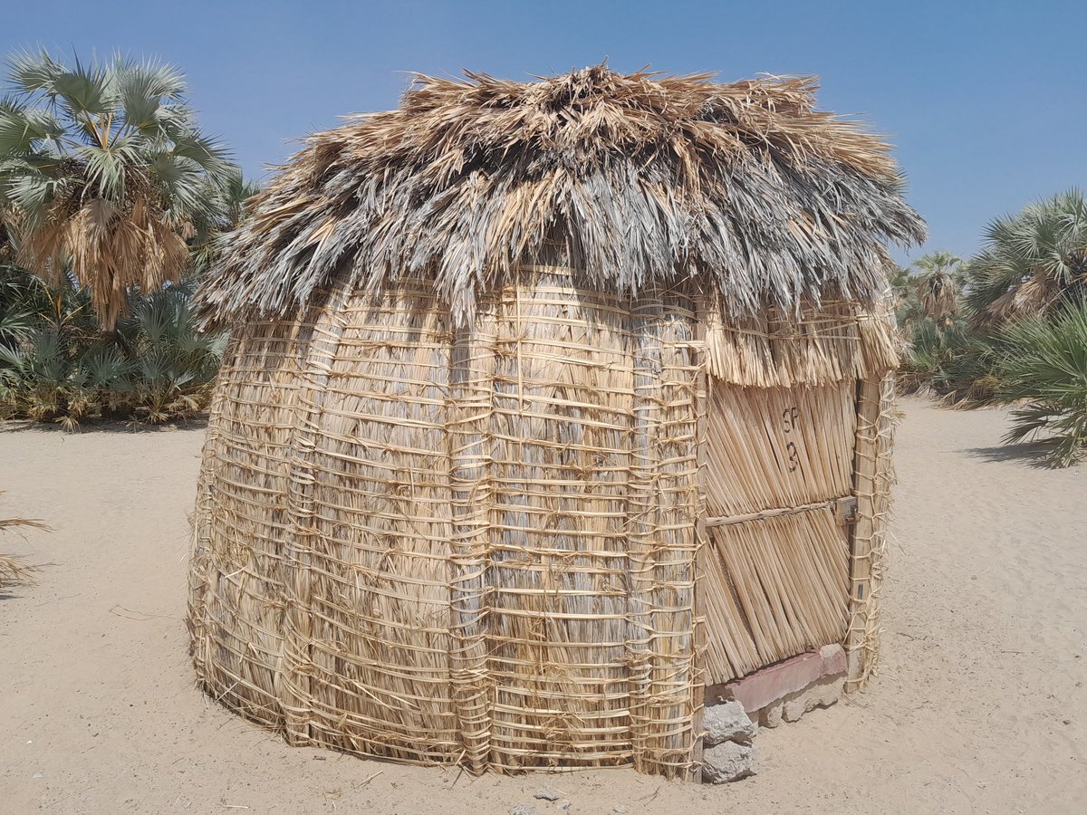 EliyeResort's tweet photo. Most of the structures at Eliye Springs Resort are built in Turkanastyle. This gives not only our visitors an authentic feeling, but also assists the local community through building and repairs. https://t.co/nfT6rOCLDt