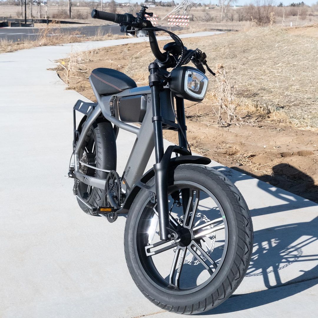 C3Strom's tweet photo. E-bikes are a great way to get your daily exercise done in a fast, safe, and sustainable way. An e-bike is always there for you when you need it, pedal assistance allows you to easily power up hills and cruise along flat terrain faster. https://t.co/dkZSDCYdlk