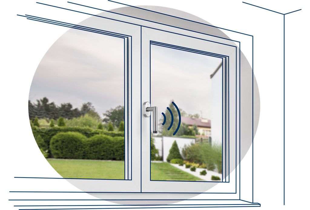 Envie d'un capteur invisible pour savoir si vos fenêtres sont ouvertes, fermées, en imposte, ou si une tentative d'effraction est en cours ? Tout cela est possible grâce à la poignée de fenêtre Z-wave de Hoppe. 
C'est par là: zurl.co/Ymrn