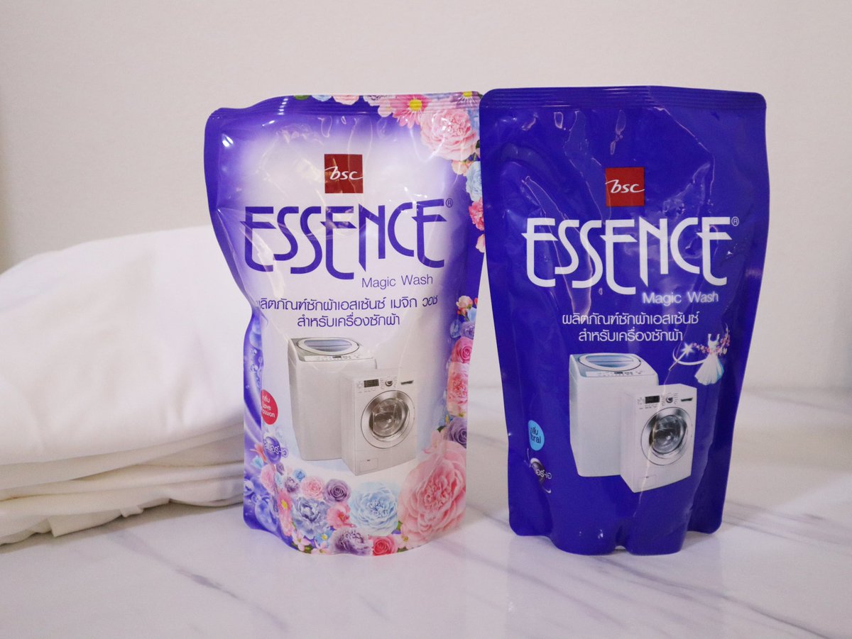 Uhpatva's tweet photo. น้ำยาซักผ้าใช้แล้วดี อยากบอกต่อ ซักสะอาด ยกให้ Essence Magic wash ซักได้ทั้งฝาหน้าฝาบนเลย ล้างออกง่ายไม่ทิ้งคราบขาวนะ ใช้แล้วทั้ง 2 กลิ่นนี้ ดีงามมาก กลิ่น Floral และ Love Passion ละมุนดอกไม้แบบสดชื่น ลดกลิ่นอับ ผ้าหอมติดทน ช่วยถนอมใยผ้าด้วย #ใช้ดีบอกต่อ #น้ำยาซักผ้า #MagicWash https://t.co/c6CKcNVQLg