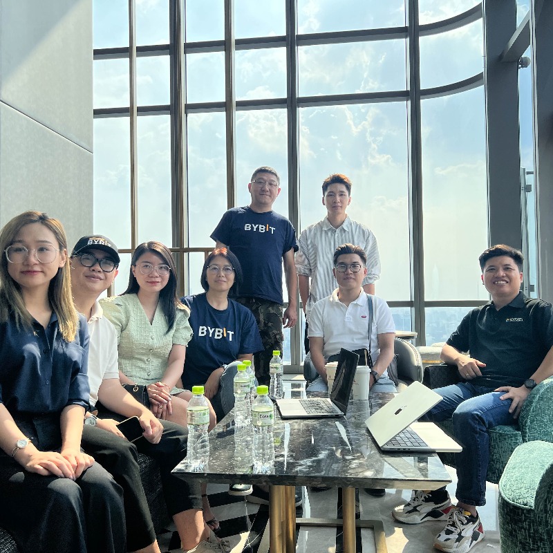 Bybit_Official's tweet photo. #Bybit had an amazing time speaking to our VIPs in Vietnam today🔥.

 Let us know where we should hold the next meet at! 

Didn't manage to join us in Vietnam? Join our communities here instead 👨‍👩‍👧‍👦: https://t.co/GVyXP68so2

#NextLevelMeetUp #NextLevelExploration #TheCryptoArk