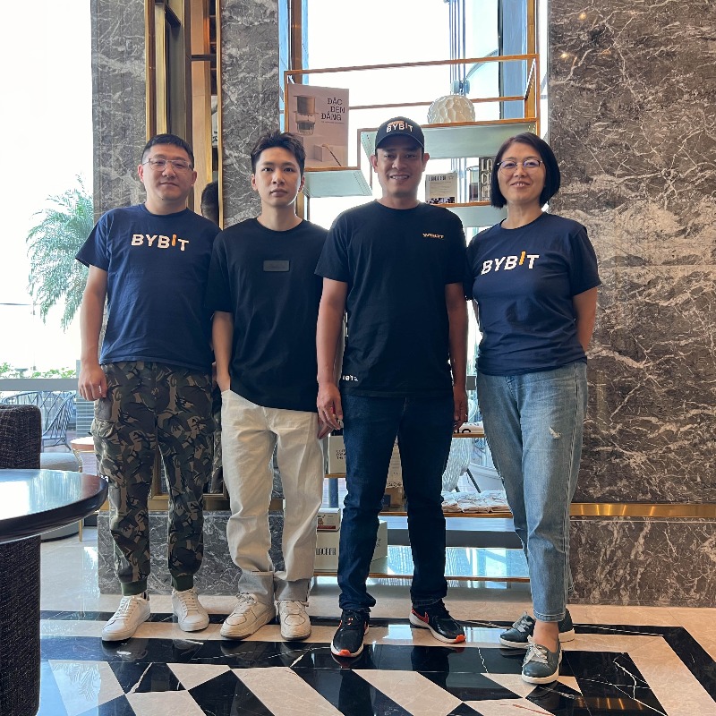 Bybit_Official's tweet photo. #Bybit had an amazing time speaking to our VIPs in Vietnam today🔥.

 Let us know where we should hold the next meet at! 

Didn't manage to join us in Vietnam? Join our communities here instead 👨‍👩‍👧‍👦: https://t.co/GVyXP68so2

#NextLevelMeetUp #NextLevelExploration #TheCryptoArk
