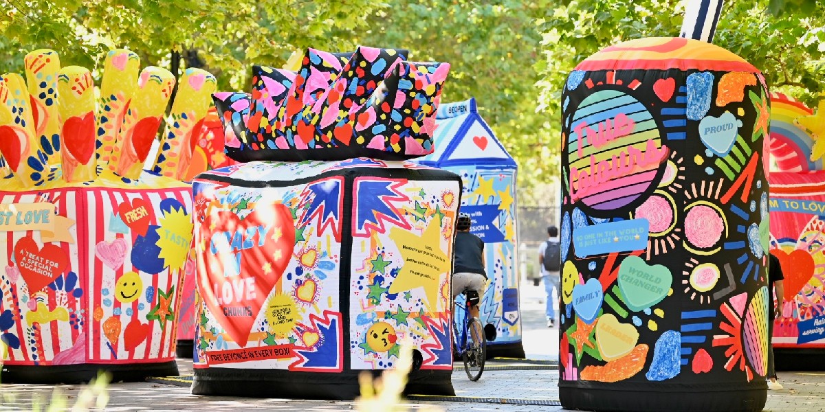 centralplacesyd's tweet photo. Artist Matthew Aberline from the Beautiful and Useful Studio, created the ‘Love Pop’ inflatable art installation, on display at Innovation Square as part of @techcentralsyd's WorldPride celebrations https://t.co/wBOJKGnFZK #SydneyWorldPride #SydneyMardiGras https://t.co/GTxoPqBXbJ