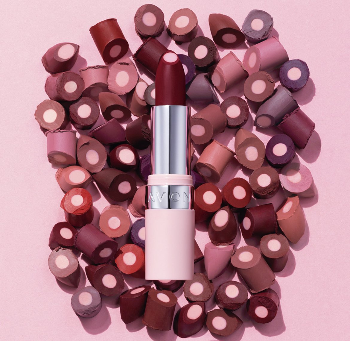 Matte lipstick with a hydrating hyaluronic core - what’s not to love ❤️ #HydramaticLipstick #AvonSA #ChooseAvon #TeamAvon