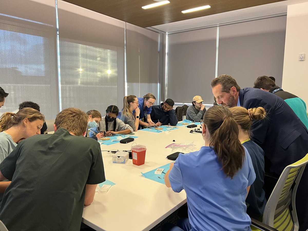 YeiKevin's tweet photo. Great turnout at our VSIG vascular suture workshop tonight! @malas_mahmoud @UCSDsurgery @UCSDMedSchool https://t.co/EVLdyjRsVa