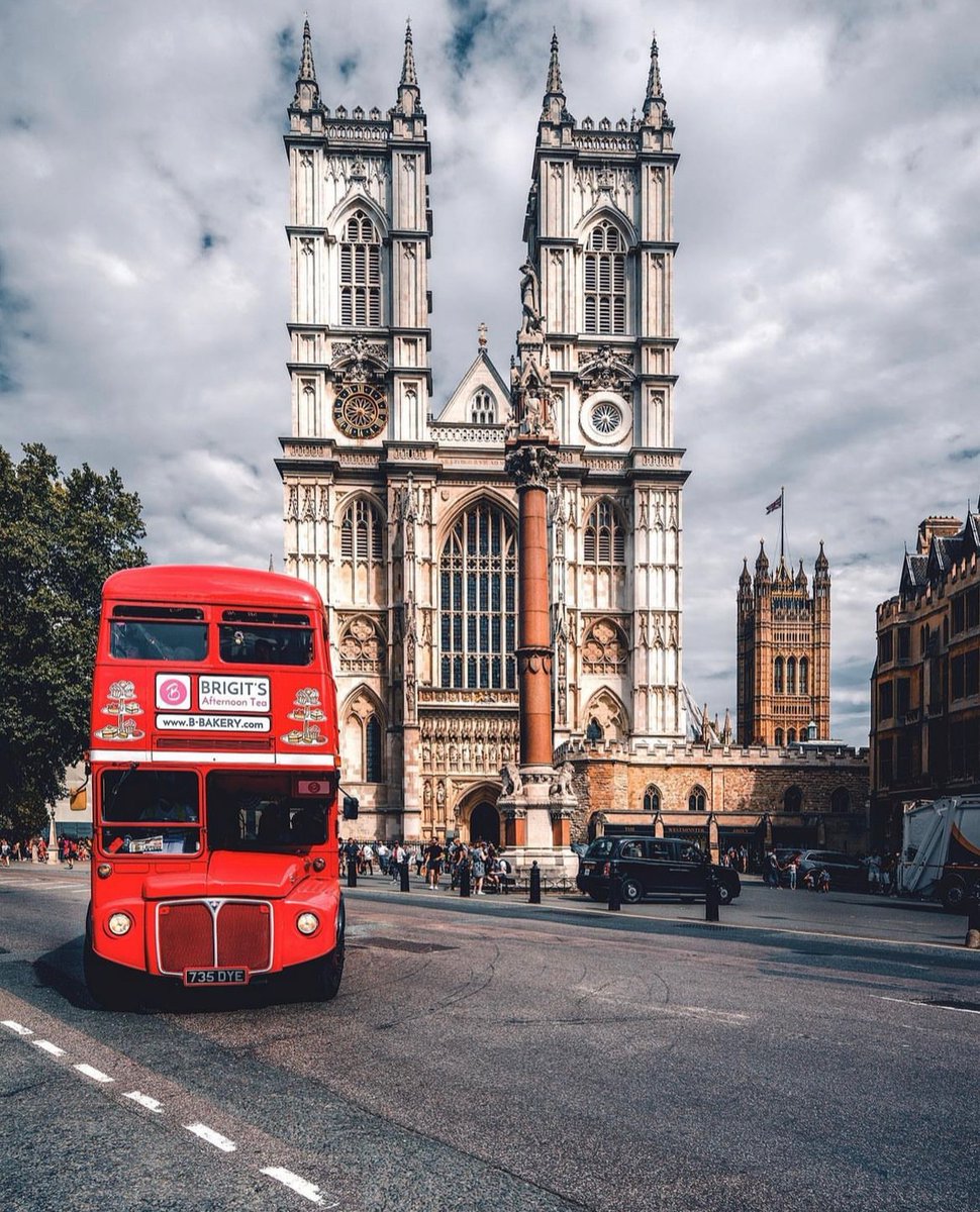 londonpopbox's tweet photo. How many London icons can you spot in one photo! ☺️
.
.
📸 @jhs.brgr
#londoncity #lovelondon #missinglondon #londontour #visitlondon #londontourist #thingstodoinlondon #londonicons
#westminsterabbey https://t.co/1xYjNc5lXC