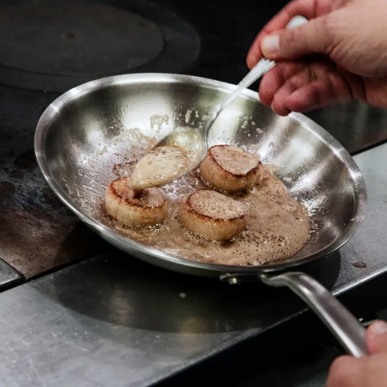CedrHospitality's tweet image. Chef pans and pots are the essential tools of your kitchen, they're durable, reliable, and versatile. Use them in any way you like—baste scallops and cook pasta, sizzle steaks and sear fish.

#cookingpans #restaurant #potsandpans #cooking #kitchen #commericialgrade #chef