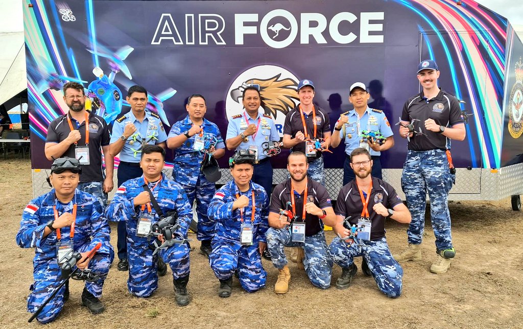 AUADRT's tweet photo. Our new mates from Indonesia got a visit from their boss today, telling him all about the tech, friendships and racing going on in the @AvalonAIA #DroneRacing #DroneZone!
#SendIt!
@AusAirForce @CAF_Australia @RAAF_ACAUST @tni_ad @RAAF_ACWOFF @WOFFAF https://t.co/kOzE0fQDKr